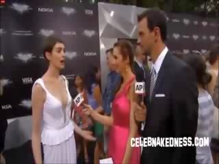 Celeb anne hathaway pokers a il buio cavaliere premiere