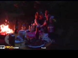 Picnic ended σκληρά πρωκτικό σεξ ταινία