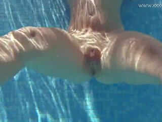 Τζέσικα lincoln παίρνει Καυτά να trot και γυμνός σε ο πισίνα: x βαθμολογήθηκε βίντεο 13