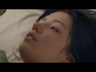 아델 exarchopoulos - 유방을 드러낸 포르노를 장면 - eperdument (2016)